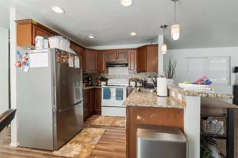 Kitchen - 329302 E 1022 Rd, Harrah, OK 73045 photo 1 of 1