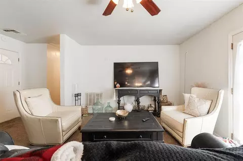 Living - 329302 E 1022 Rd, Harrah, OK 73045 photo 2 of 2
