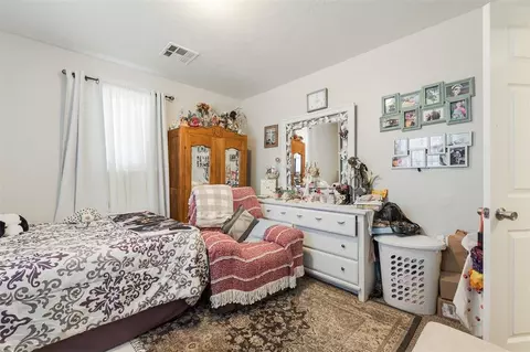 Bedroom - 329302 E 1022 Rd, Harrah, OK 73045 photo 5 of 5