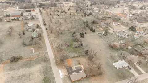 1923 E Perkins Ave, Guthrie, OK 73044 photo 2