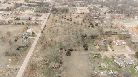 1923 E Perkins Ave, Guthrie, OK 73044 photo 8
