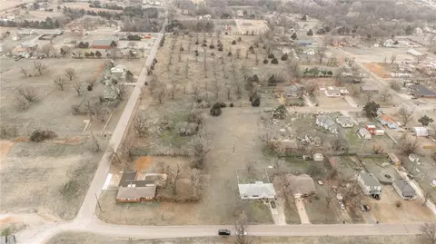1923 E Perkins Ave, Guthrie, OK 73044 photo 4