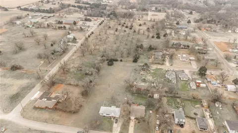 1923 E Perkins Ave, Guthrie, OK 73044 photo 5