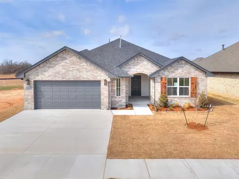 7621 Wilshire Woods Dr, Yukon, OK 73099
