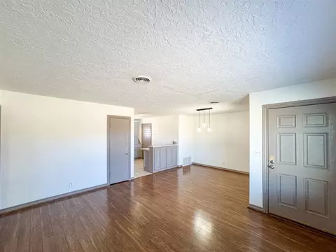 Living - 1302 Denison Dr, Norman, OK 73069 photo 2 of 6