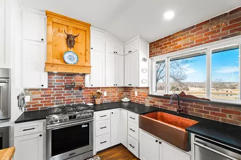 Kitchen - 337616 E 1010, Meeker, OK 74855 photo 4 of 4