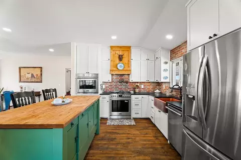 Kitchen - 337616 E 1010, Meeker, OK 74855 photo 3 of 4