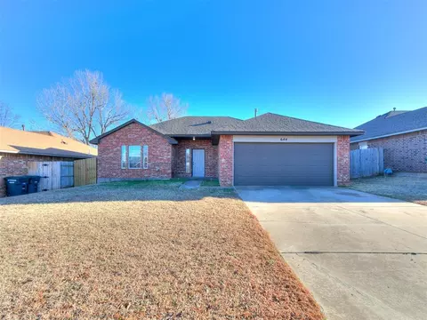 644 NW 20th St, Moore, OK 73160