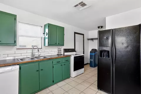 Kitchen - 309 W Elm St, Tuttle, OK 73089 photo 2 of 2