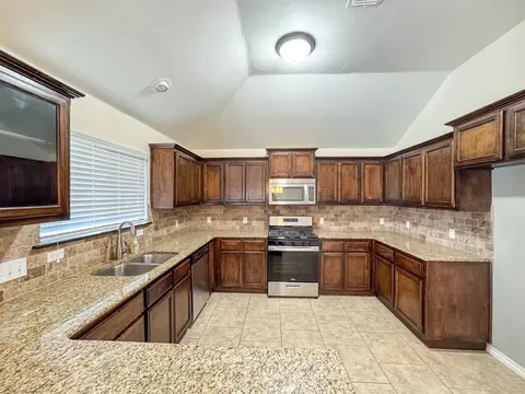 Kitchen - 516 Sperry Dr, Norman, OK 73072 photo 5 of 5