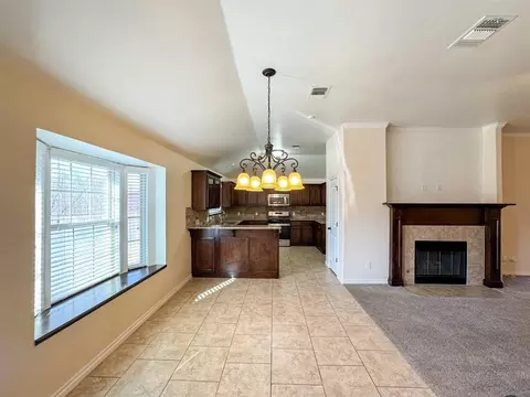 Living - 516 Sperry Dr, Norman, OK 73072 photo 5 of 6