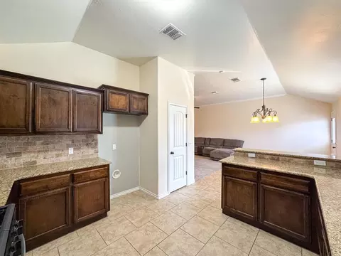 Kitchen - 516 Sperry Dr, Norman, OK 73072 photo 4 of 5