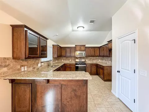 Kitchen - 516 Sperry Dr, Norman, OK 73072 photo 1 of 5