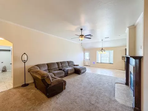 Living - 516 Sperry Dr, Norman, OK 73072 photo 2 of 6