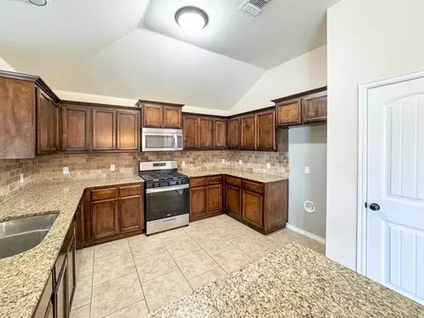Kitchen - 516 Sperry Dr, Norman, OK 73072 photo 2 of 5