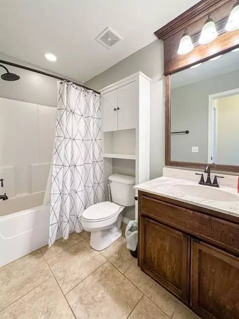 Bath - 516 Sperry Dr, Norman, OK 73072 photo 5 of 5