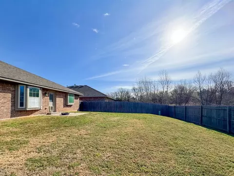 Exterior - 516 Sperry Dr, Norman, OK 73072 photo 5 of 7