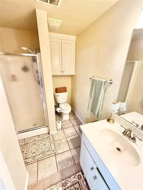 Bath - 714 E Cypress St, Altus, OK 73521 photo 5 of 5
