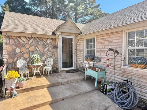 Exterior - 714 E Cypress St, Altus, OK 73521 photo 2 of 4
