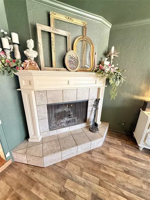 Living - 714 E Cypress St, Altus, OK 73521 photo 3 of 4