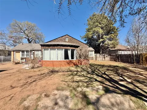 Exterior - 714 E Cypress St, Altus, OK 73521 photo 4 of 4