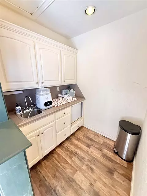 Kitchen - 714 E Cypress St, Altus, OK 73521 photo 1 of 5