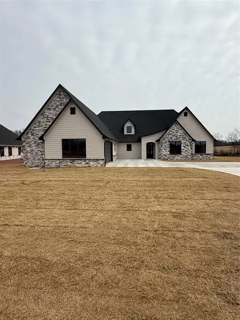 10747 Sebastian St, Shawnee, OK 74804