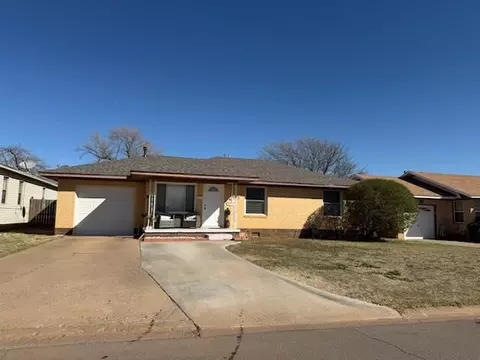 1105 E Ash St, Altus, OK 73521