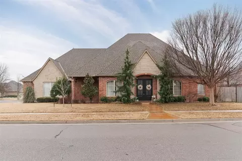 3101 White Cedar Dr, Moore, OK 73160
