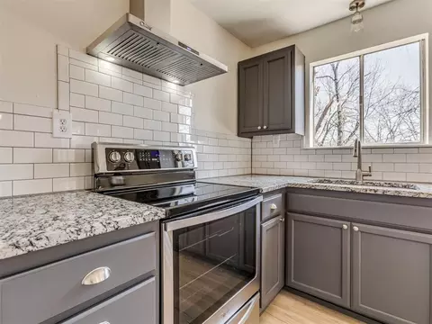 Kitchen - 116527 S 4250 Dr, Eufaula, OK 74432 photo 4 of 6