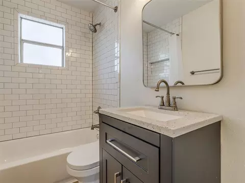 Bath - 116527 S 4250 Dr, Eufaula, OK 74432 photo 1 of 2