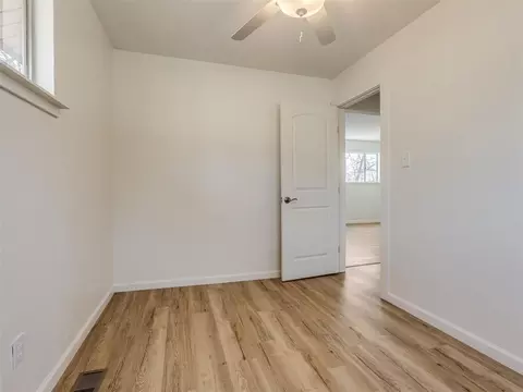 Bedroom - 116527 S 4250 Dr, Eufaula, OK 74432 photo 4 of 5