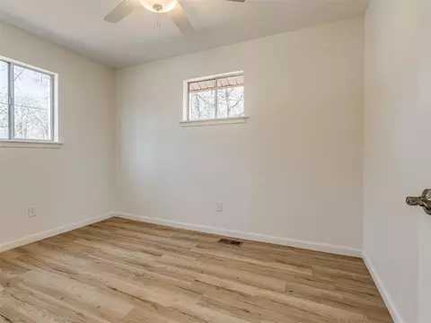 Bedroom - 116527 S 4250 Dr, Eufaula, OK 74432 photo 3 of 5
