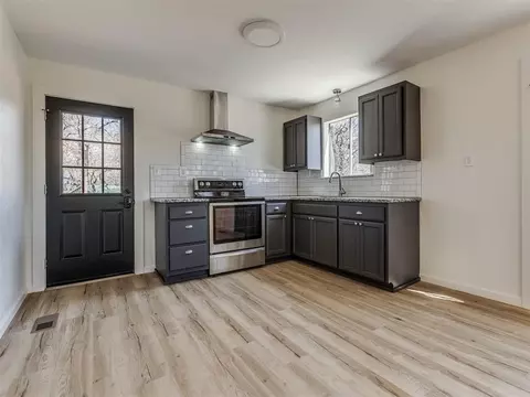Kitchen - 116527 S 4250 Dr, Eufaula, OK 74432 photo 6 of 6