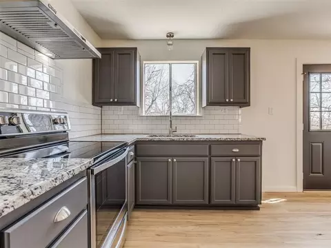 Kitchen - 116527 S 4250 Dr, Eufaula, OK 74432 photo 5 of 6