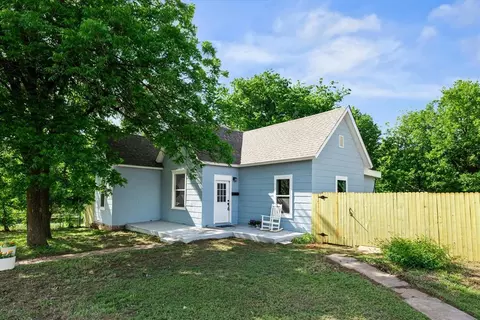 708 E Vilas Ave, Guthrie, OK 73044