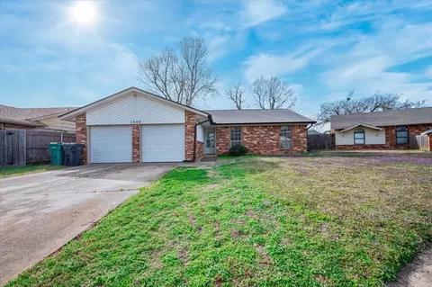 5009 Oak Manor Dr, Oklahoma City, OK 73135