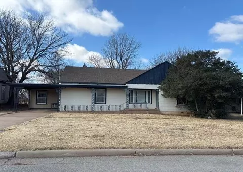 336 S 15th St, Clinton, OK 73601