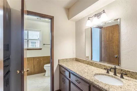 Bath - 2311 Morgan Dr, Norman, OK 73069 photo 3 of 5