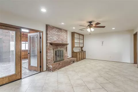 Living - 2311 Morgan Dr, Norman, OK 73069 photo 3 of 4