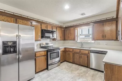 Kitchen - 2311 Morgan Dr, Norman, OK 73069 photo 2 of 2
