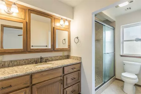 Bath - 2311 Morgan Dr, Norman, OK 73069 photo 4 of 5