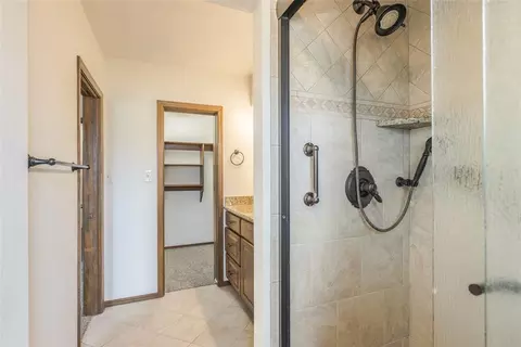 Bath - 2311 Morgan Dr, Norman, OK 73069 photo 5 of 5