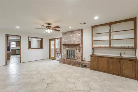 Living - 2311 Morgan Dr, Norman, OK 73069 photo 2 of 4