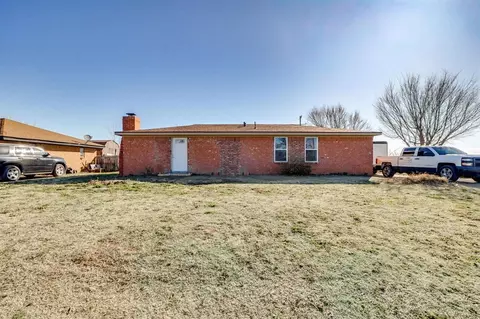 645 S Spencer St, Hinton, OK 73047