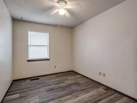 Bedroom - 3421 E Noble Dr, Edmond, OK 73034 photo 4 of 7