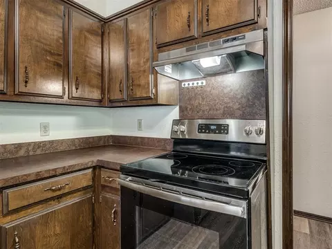 Kitchen - 3421 E Noble Dr, Edmond, OK 73034 photo 6 of 6