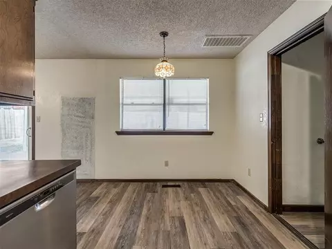 Dining - 3421 E Noble Dr, Edmond, OK 73034 photo 1 of 2