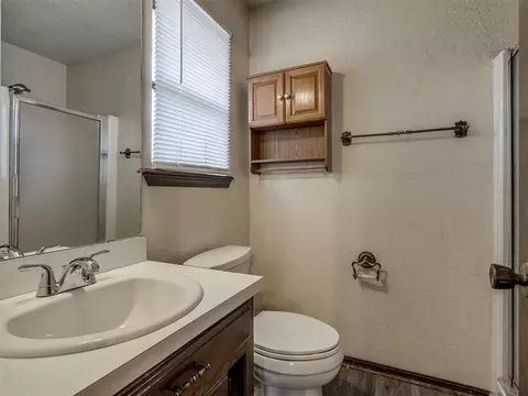 Bath - 3421 E Noble Dr, Edmond, OK 73034 photo 1 of 2