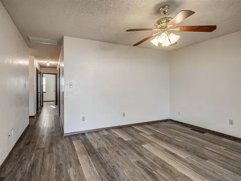 Living - 3421 E Noble Dr, Edmond, OK 73034 photo 2 of 4